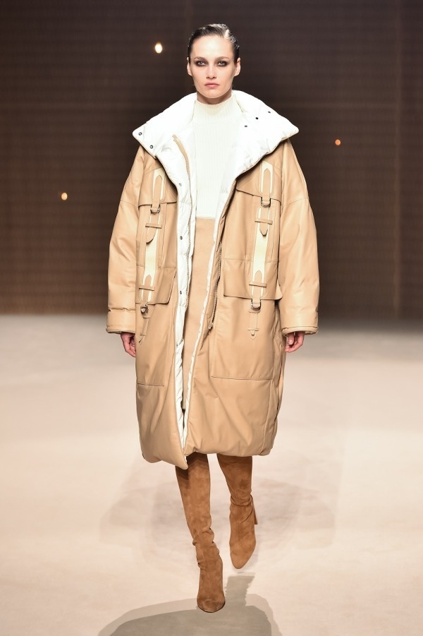 エルメス 2019-20年秋冬コレクション - 星空の瞬きがファッションに落とし込まれたらコピー エルメス 2019-20年秋冬コレクション - 星空の瞬きがファッションに落とし込まれたらコピー