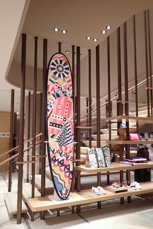 エルメスが東京・表参道に新路面店をオープン - シルク製品やレザーグッズ、コスメまで幅広くコピー エルメスが東京・表参道に新路面店をオープン - シルク製品やレザーグッズ、コスメまで幅広くコピー