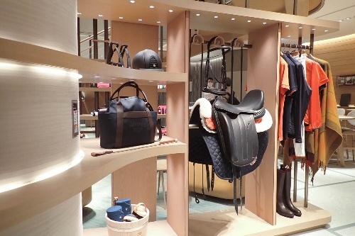 エルメスが東京・表参道に新路面店をオープン - シルク製品やレザーグッズ、コスメまで幅広くコピー エルメスが東京・表参道に新路面店をオープン - シルク製品やレザーグッズ、コスメまで幅広くコピー