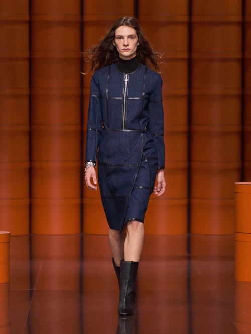 エルメス 2021-22年秋冬ウィメンズコレクション - 衣服と身体の連動、身体性の定義コピー エルメス 2021-22年秋冬ウィメンズコレクション - 衣服と身体の連動、身体性の定義コピー