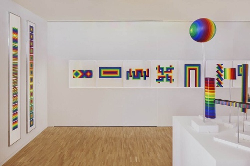 展覧会「ル・パルクの色 遊びと企て」銀座メゾンエルメス フォーラムで、色の可能性を追求する試みを紹介コピー 展覧会「ル・パルクの色 遊びと企て」銀座メゾンエルメス フォーラムで、色の可能性を追求する試みを紹介コピー