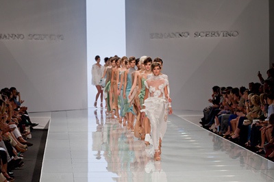 スポーティでグラマラスなエルマンノシェルヴィーノ(ERMANNO SCERVINO)、2012年春夏コレクション