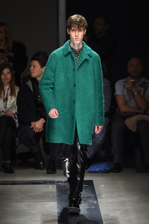 MSGM 2015-16年秋冬メンズコレクション - ロケットと宇宙に憧れてコピー