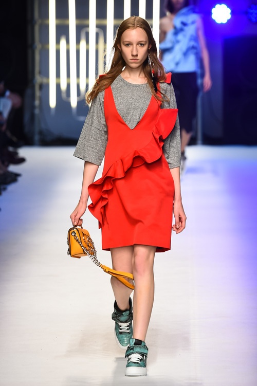 MSGM 2016年春夏コレクション - ポップとロック、ジャンルを超えたガーリーな音楽コピー