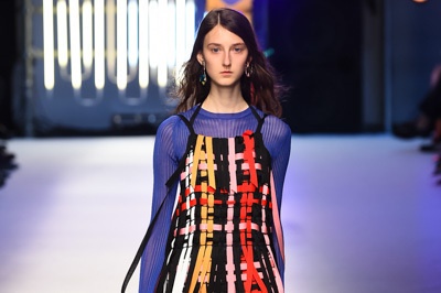 MSGM 2016年春夏コレクション - ポップとロック、ジャンルを超えたガーリーな音楽