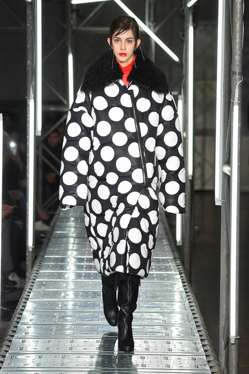 MSGM 2016-17年秋冬ウィメンズコレクション - 鮮やかな色柄があふれる刺激的な世界コピー