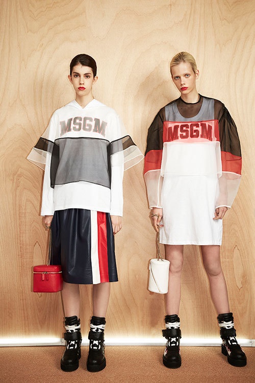 MSGM 2017年リゾート - スポーティーな女性に捧げる満開の花々コピー