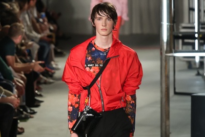  MSGM 2017年春夏メンズコレクション - ストリートスタイルに花と直線の気品を