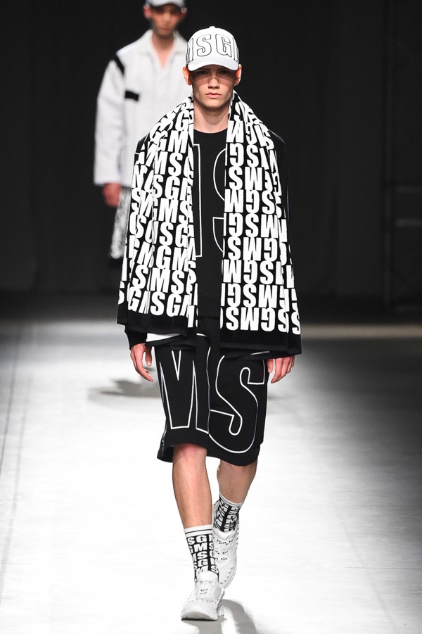 MSGM 2018年春夏メンズコレクション - 季節は夏、高鳴る気持ちを色柄に込めてコピー MSGM 2018年春夏メンズコレクション - 季節は夏、高鳴る気持ちを色柄に込めてコピー