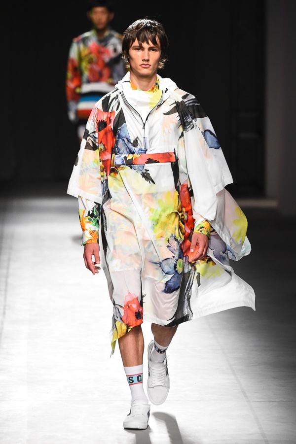 MSGM 2018年春夏メンズコレクション - 季節は夏、高鳴る気持ちを色柄に込めてコピー MSGM 2018年春夏メンズコレクション - 季節は夏、高鳴る気持ちを色柄に込めてコピー