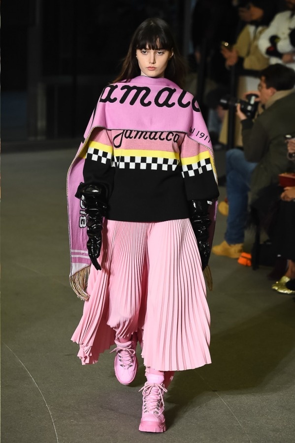MSGM 2018-19年秋冬コレクション - 詩人の言葉にのせてイタリアへの愛を綴るコピー MSGM 2018-19年秋冬コレクション - 詩人の言葉にのせてイタリアへの愛を綴るコピー