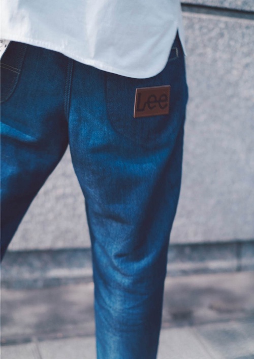 フラボアとLeeがコラボ、ロゴ刺繍カットソー&テーパードデニムパンツをユニセックスでコピー フラボアとLeeがコラボ、ロゴ刺繍カットソー&テーパードデニムパンツをユニセックスでコピー