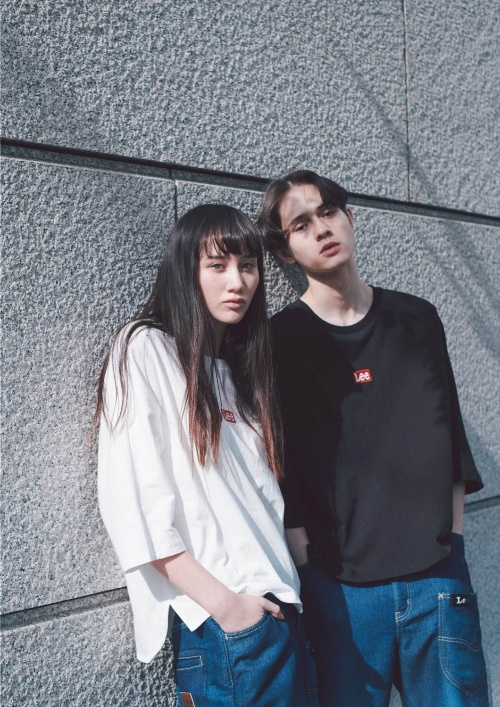 フラボアとLeeがコラボ、ロゴ刺繍カットソー&テーパードデニムパンツをユニセックスでコピー フラボアとLeeがコラボ、ロゴ刺繍カットソー&テーパードデニムパンツをユニセックスでコピー