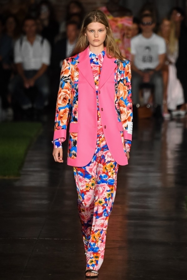 MSGM 2019年春夏コレクション - ビビッドカラーが飛び交い、新しい季節を告げるコピー MSGM 2019年春夏コレクション - ビビッドカラーが飛び交い、新しい季節を告げるコピー