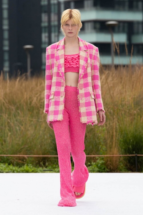 MSGM 2022年春夏ウィメンズコレクション - 過去と今を繋ぐ、ピクニックパーティコピー MSGM 2022年春夏ウィメンズコレクション - 過去と今を繋ぐ、ピクニックパーティコピー