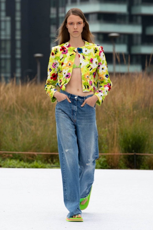 MSGM 2022年春夏ウィメンズコレクション - 過去と今を繋ぐ、ピクニックパーティコピー MSGM 2022年春夏ウィメンズコレクション - 過去と今を繋ぐ、ピクニックパーティコピー