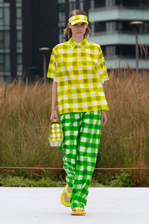 MSGM 2022年春夏ウィメンズコレクション - 過去と今を繋ぐ、ピクニックパーティコピー MSGM 2022年春夏ウィメンズコレクション - 過去と今を繋ぐ、ピクニックパーティコピー