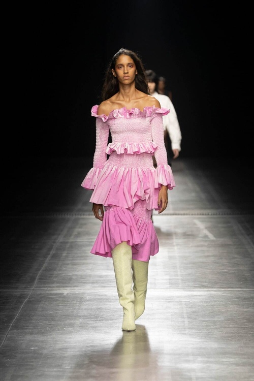 MSGM 2023年春夏コレクション - 型にはまらない、空想上のウェディングコピー MSGM 2023年春夏コレクション - 型にはまらない、空想上のウェディングコピー