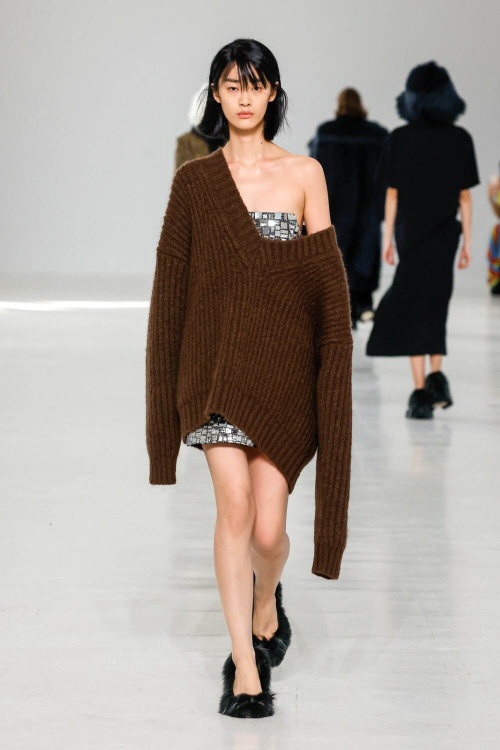 MSGM 2023-24年秋冬ウィメンズコレクション - 移ろう夢に感性をゆだねてコピー MSGM 2023-24年秋冬ウィメンズコレクション - 移ろう夢に感性をゆだねてコピー