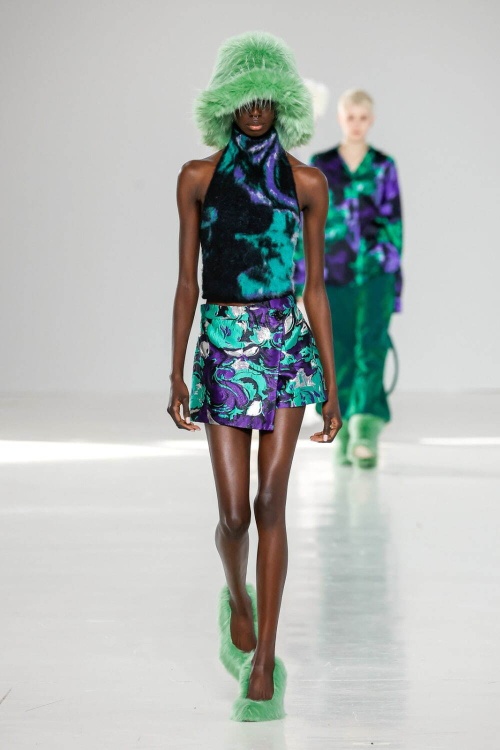 MSGM 2023-24年秋冬ウィメンズコレクション - 移ろう夢に感性をゆだねてコピー MSGM 2023-24年秋冬ウィメンズコレクション - 移ろう夢に感性をゆだねてコピー