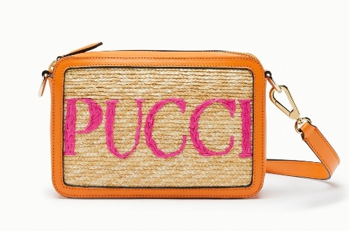 エミリオ・プッチ新作、ラフィア素材の「カメラバッグ」カラフルな“PUCCI”ロゴを刺繍