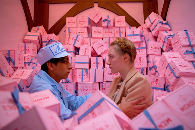 エミリーテンプルキュート、映画『グランド・ブタペスト・ホテル』“ケーキ箱”モチーフのワンピースコピー