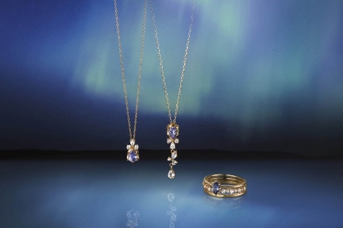 オデュース4℃「オーロラ」イメージのクリスマスジュエリー、“神秘的な光”を表現したネックレスなど