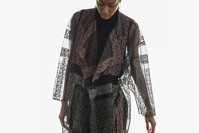 HaaT 17年秋冬コレクション - ”鳥”をイメージ、繊細な刺繍を施したチュールの羽織りやドレスコピー