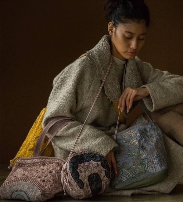 HaaT 17年秋冬より10月新作、"鳥の巣"をイメージした刺繍入りコートや千鳥格子のニットコートコピー HaaT 17年秋冬より10月新作、"鳥の巣"をイメージした刺繍入りコートや千鳥格子のニットコートコピー
