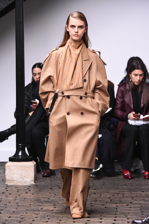 ネヘラ(NEHERA) 2017-18年秋冬コレクション - 想定外の出会いが招く繊細さと官能性コピー