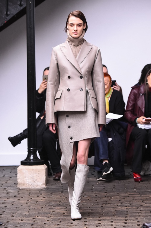 ネヘラ(NEHERA) 2017-18年秋冬コレクション - 想定外の出会いが招く繊細さと官能性コピー