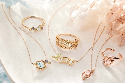 オデュース4℃の新作ジュエリー、“春に咲く花々”桜のネックレスやネモフィラのピアス