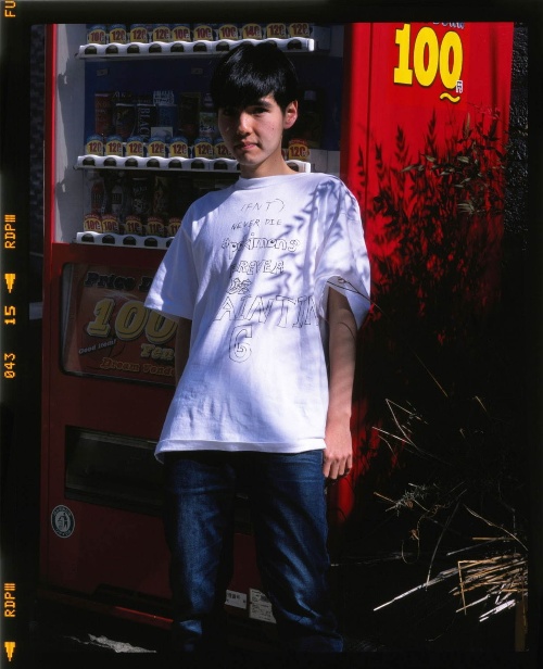 トーガ / ドッグスがアーティスト・dodoとコラボ、オリジナルイラストのプリントTシャツコピー