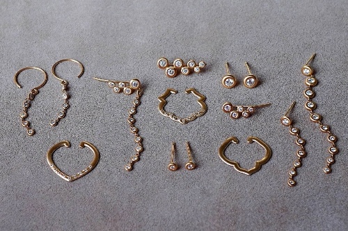トーカティブ新作ジュエリー「パフ」ゴールド×ダイヤモンドの繊細なピアス、紋様モチーフのイヤーカフも