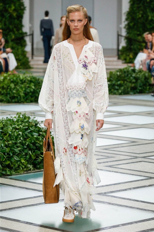 トリー バーチ 2020年春夏コレクション - ダイアナ妃にオマージュを捧げてコピー トリー バーチ 2020年春夏コレクション - ダイアナ妃にオマージュを捧げてコピー