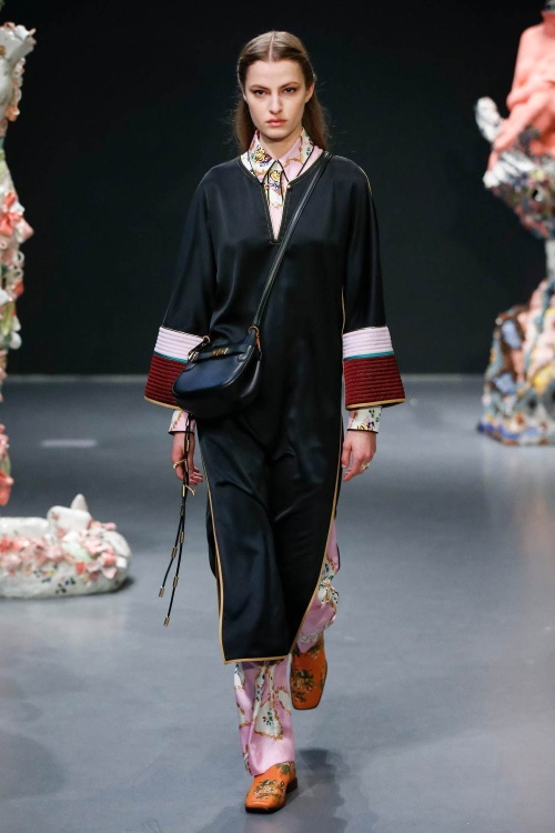 トリー バーチ 2020年秋冬コレクション - “陶器の限界”に挑む、彼女の彫刻に引き込まれてコピー