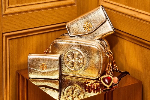 トリー バーチのクリスマスギフト - 煌くシャンパンカラーのミニ財布＆バッグ、ジュエリーも