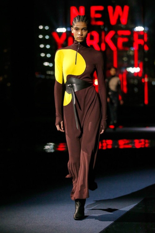 トリー バーチ 22-23年秋冬コレクション - ニューヨークの街角で見かける個性的な女性コピー トリー バーチ 22-23年秋冬コレクション - ニューヨークの街角で見かける個性的な女性コピー