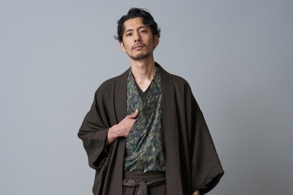 トローヴの浴衣ライン「和ROBE」からウール地の羽織袴や中綿入りどてら型ブルゾン