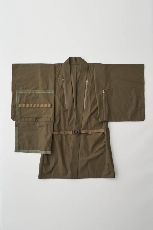 和ROBE“高密度撥水ナイロン”&機能的な天然素材の羽織型コートや袴パンツ、別珍のロング半纏もコピー 和ROBE“高密度撥水ナイロン”&機能的な天然素材の羽織型コートや袴パンツ、別珍のロング半纏もコピー