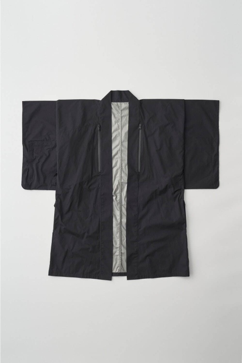 和ROBE“高密度撥水ナイロン”&機能的な天然素材の羽織型コートや袴パンツ、別珍のロング半纏もコピー 和ROBE“高密度撥水ナイロン”&機能的な天然素材の羽織型コートや袴パンツ、別珍のロング半纏もコピー