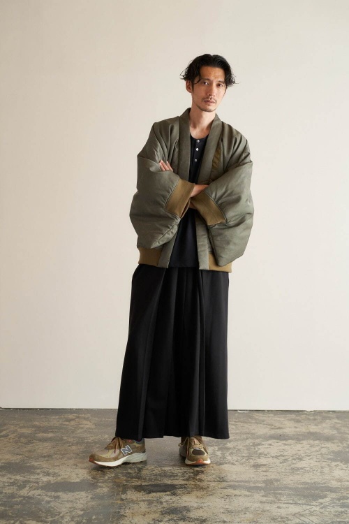 和ROBE“MA-1着想"のメンズ羽織型コート、ワンタッチで着脱可能な新デザインにコピー