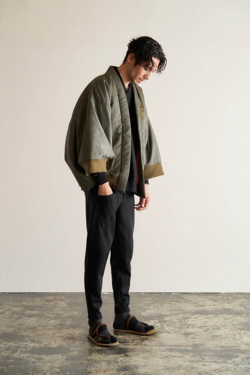 和ROBE“MA-1着想"のメンズ羽織型コート、ワンタッチで着脱可能な新デザインにコピー