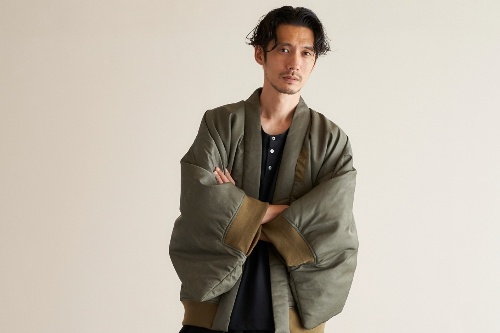 和ROBE“MA-1着想"のメンズ羽織型コート、ワンタッチで着脱可能な新デザインに