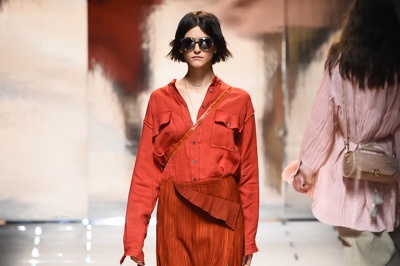 トラサルディ 2016年春夏コレクション - 素朴な生地感で楽しむ、春先のレイヤード