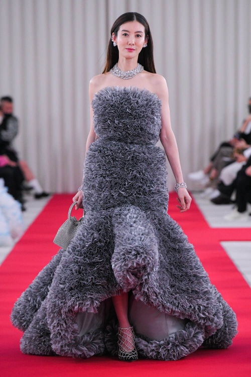 トモ コイズミ2023年コレクション - 玉城ティナや大島優子らが登場した“憧れのレッドカーペット”コピー