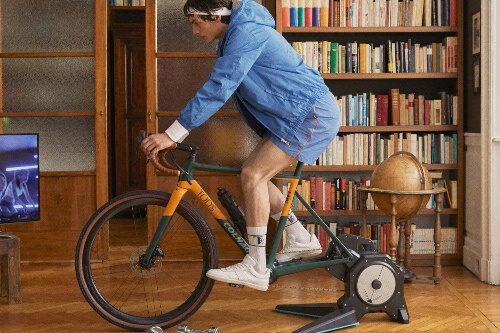「トッズ T バイク」コルナゴ×トッズの高性能自転車、レザー胸ポケット付きウインドブレーカーも