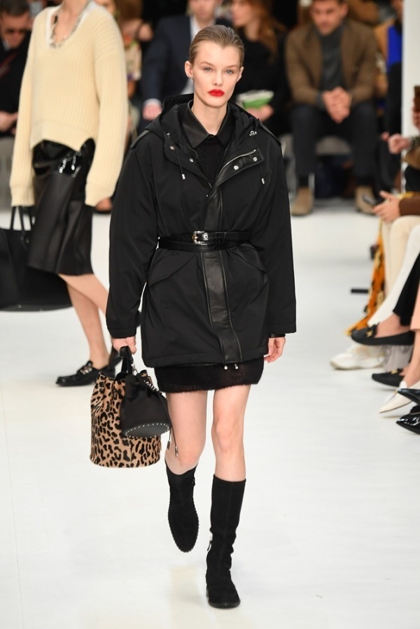 トッズ 2019-20年秋冬コレクション - パワーショルダーのアウターを味方にコピー トッズ 2019-20年秋冬コレクション - パワーショルダーのアウターを味方にコピー