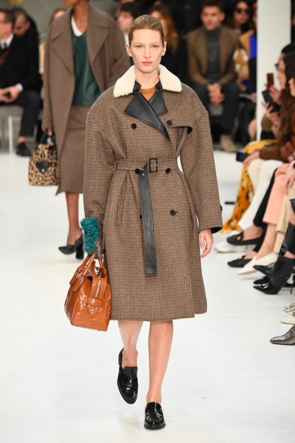 トッズ 2019-20年秋冬コレクション - パワーショルダーのアウターを味方にコピー トッズ 2019-20年秋冬コレクション - パワーショルダーのアウターを味方にコピー