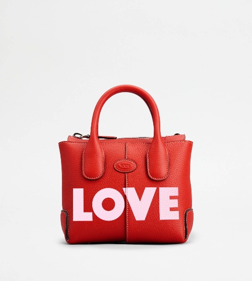 トッズの23年バレンタイン、“LOVE”のロゴ入りバッグやハート型キーホルダーコピー トッズの23年バレンタイン、“LOVE”のロゴ入りバッグやハート型キーホルダーコピー